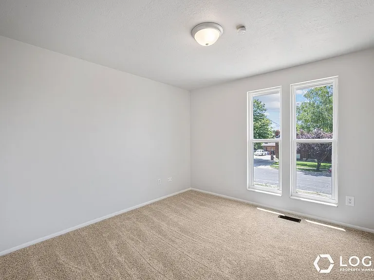 844 E 2800 N — Photo 11