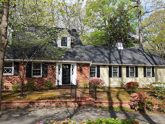 4th image of 121 Acorn Ln