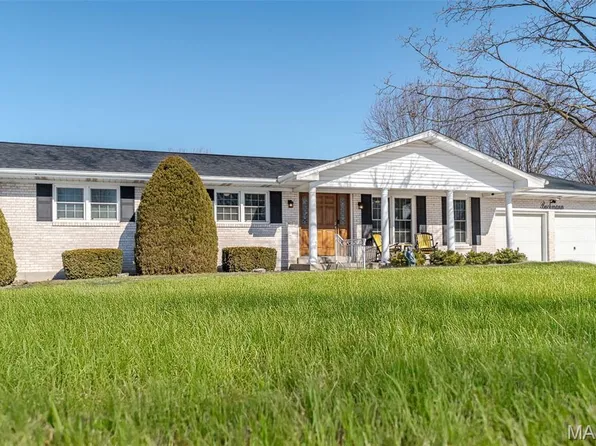 803 Fieldcrest Dr, Washington, MO 63090