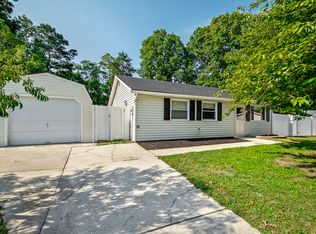 3 Renee Ct, Sicklerville, NJ 08081