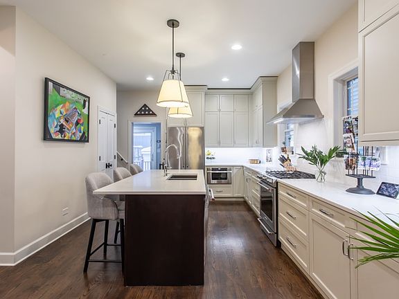 5th image of 3653 N Ravenswood Ave