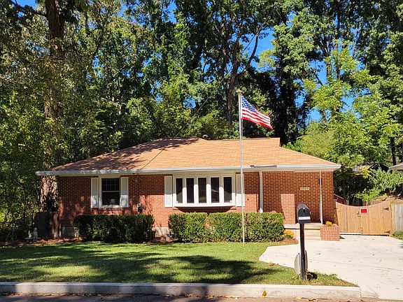 Off-street parking for up to 3 vehicles -- option for side-by-side parking.