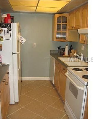 4th image of 885 N Village Dr #102