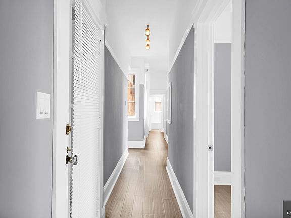 3rd image of 565 Lombard St