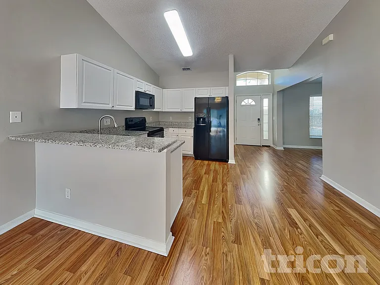 17128 Woodcrest Way — Photo 3