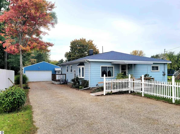 1864 Airway Dr, Mount Pleasant, MI 48858