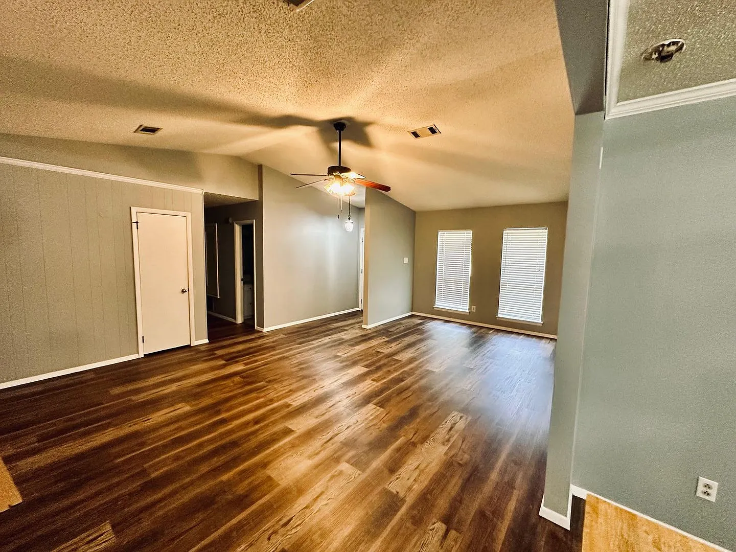 A Great Home in the Heart of Benton — Photo 2