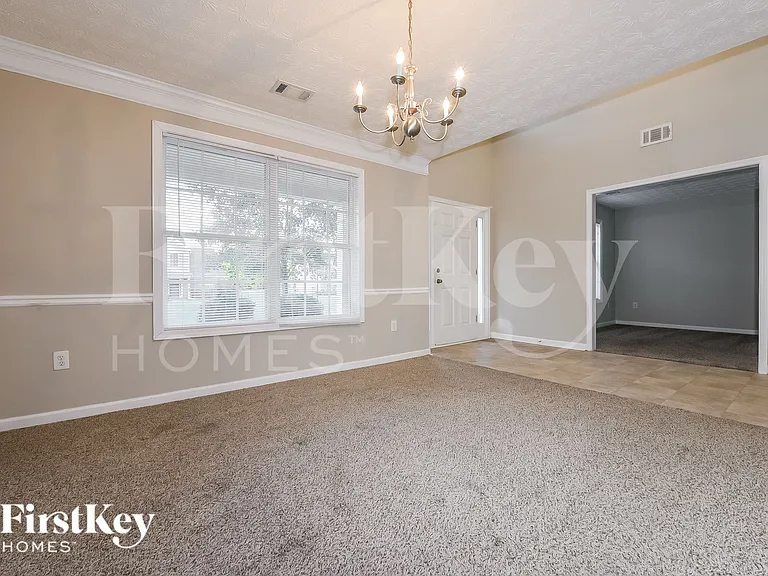 54 Windcrest Dr — Photo 4