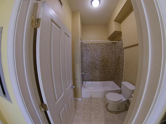 3rd image of 1826 W Diamond St #B