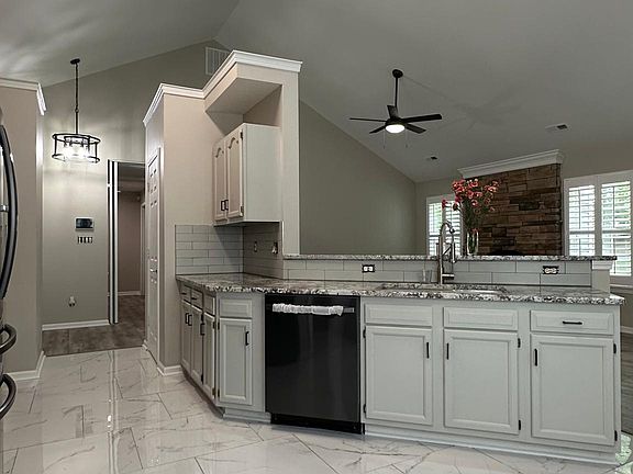 3rd image of 13040 Peacock Ln