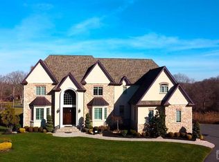 2 Hidden Pond Ct, East Brunswick, NJ 08816