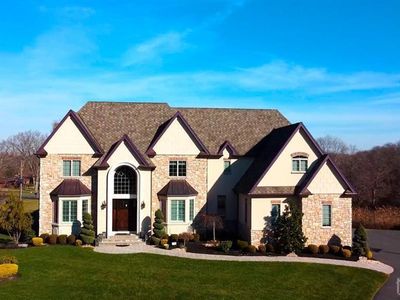 2 Hidden Pond Ct, East Brunswick, NJ, 08816