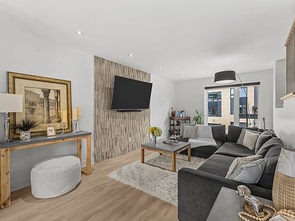 3rd image of 373 Rue Rena Lecavalier