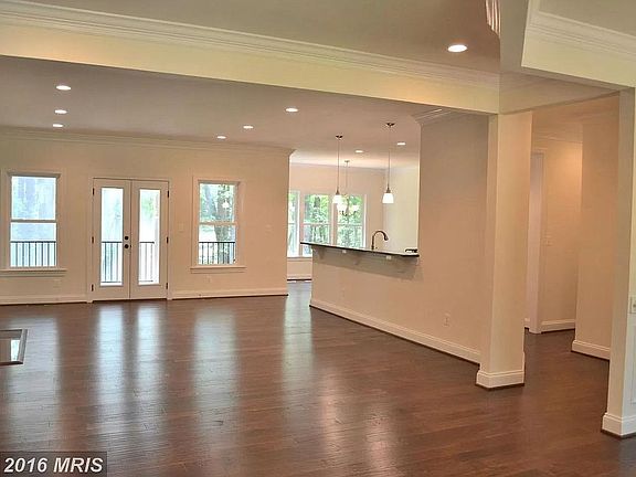 4th image of 8877 Largemont Ln