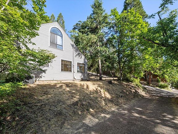 3rd image of 128 Strawberry Ln