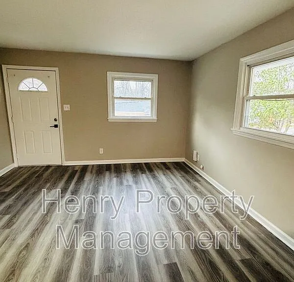 1120 Drew St — Photo 2
