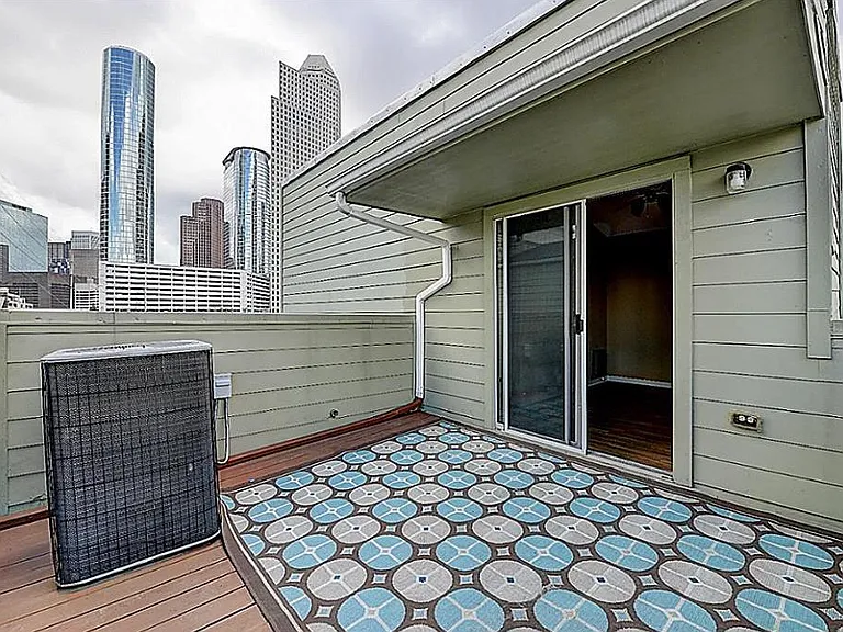 711 Andrews St — Photo 2