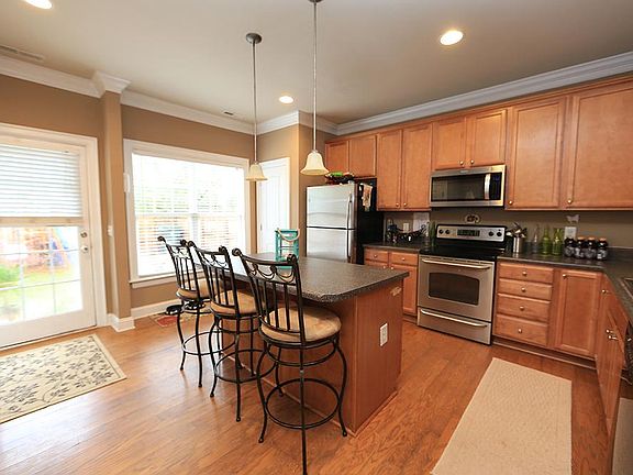 Modern kitchen, day light!