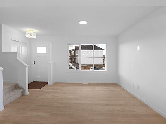5th image of 423 Aster Dr