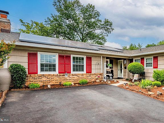 3rd image of 3416 Medina Ln