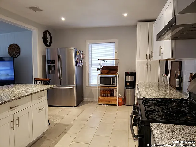 950 Santa Monica St — Photo 5