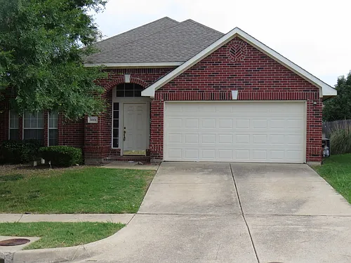 5001 Lake Crest Dr Photo 1