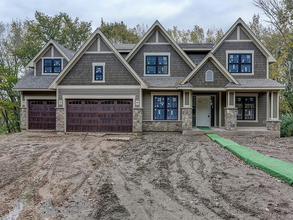 1st image of 19475 Waterford Pl