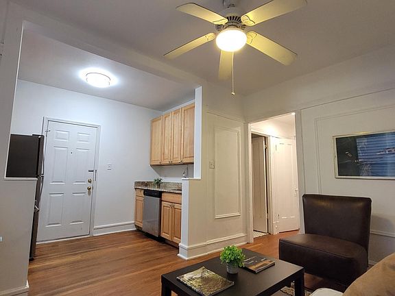 4th image of 683 W Wrightwood Ave APT 1
