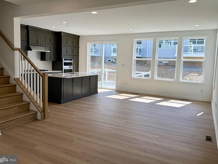 517 Anfield Rd — Photo 6