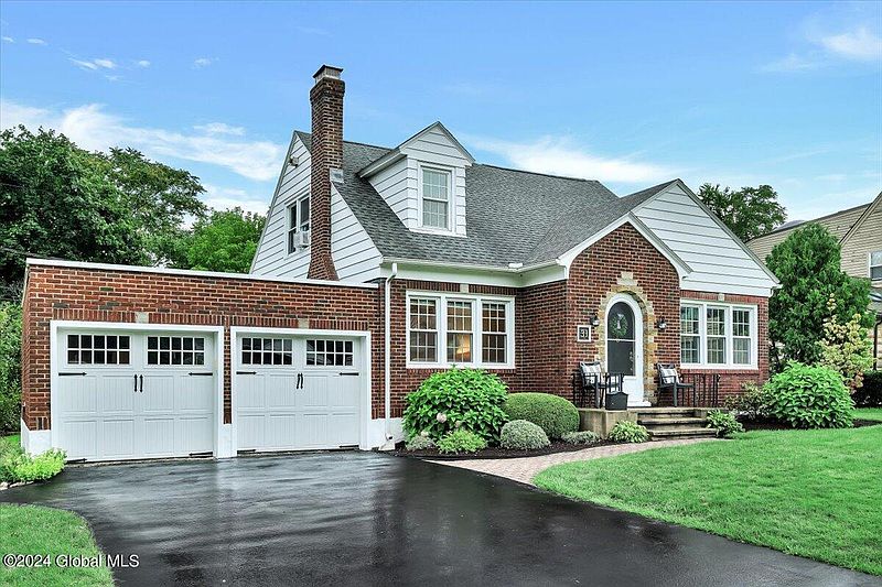 3rd image of 31 Center View Drive