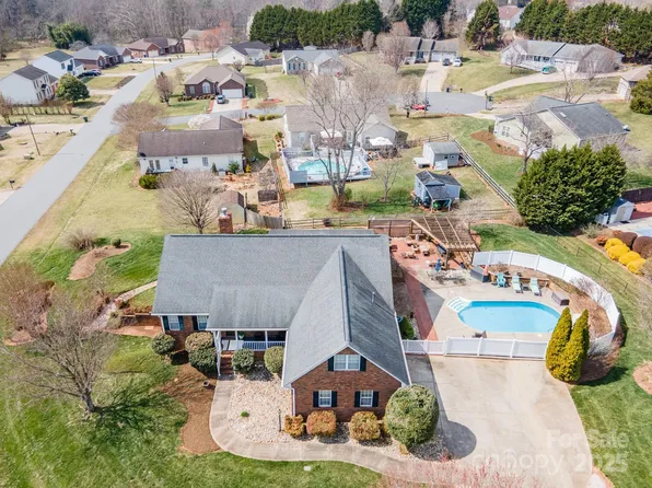 1529 Indian Springs Dr NW, Conover, NC 28613
