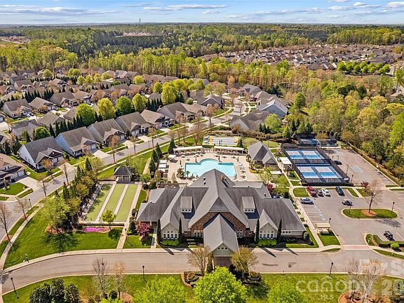 2nd image of 11516 Dublin Crescent Rd