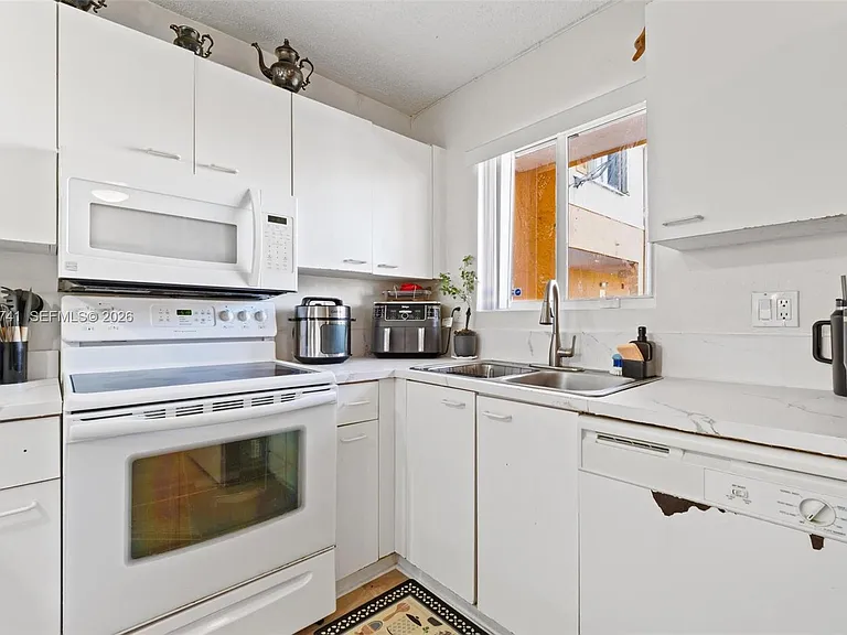 6235 Kendale Lakes Cir #247 — Photo 5