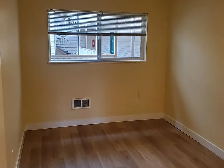 417 Bellevue Way SE — Photo 19