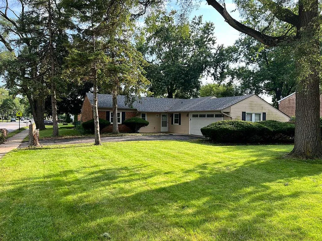3 bed, 1372 sqft, $2,600 — Photo 2