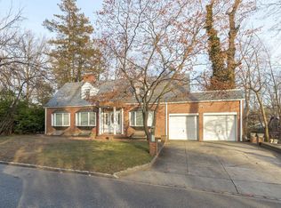5 Brampton Ln, Great Neck, NY 11023