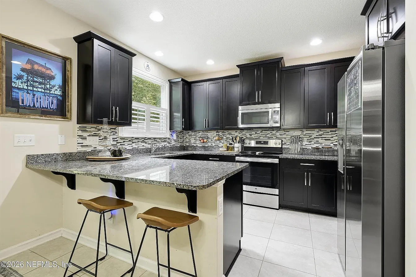 3 bed, 2.5 bath, 1526 sqft, $2,150 — Photo 4