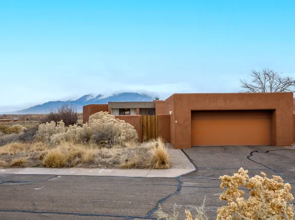8 Arco Ct NW, Albuquerque, NM 87120