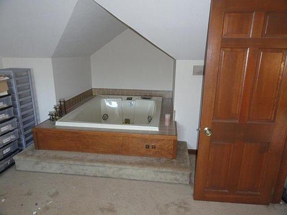 5th image of 410 Brendandow Ct