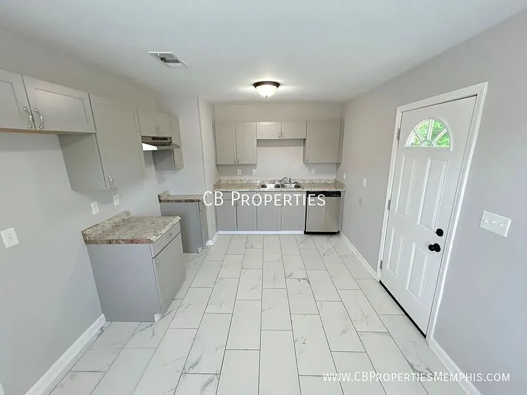 3825 Glenburee St — Photo 2