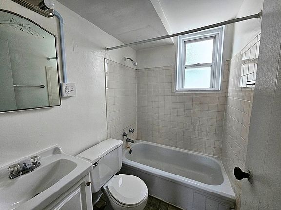 5th image of 52 Linda Dr APT 2