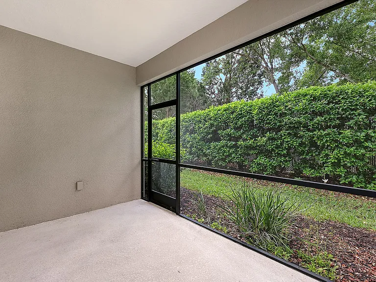 4904 Maymont Park Cir — Photo 32