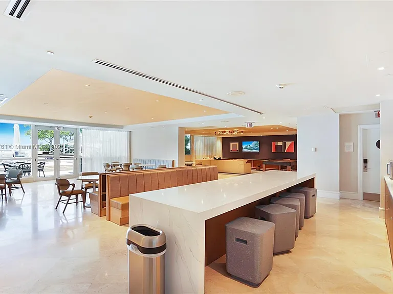 4401 Collins Ave #PH SOUTH — Photo 92