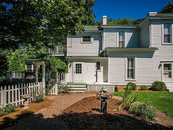5th image of 104 Castlewood Dr