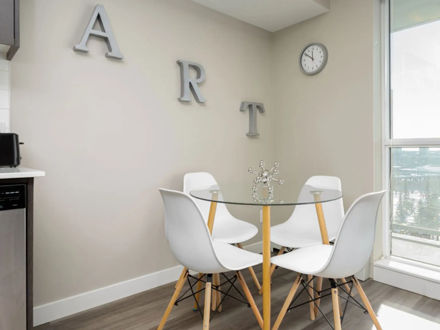 1 bed, 450 sqft, $3,600 — Photo 4