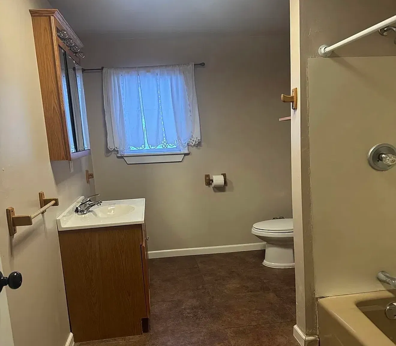 3 bed, 2.5 bath, 1850 sqft, $2,500 — Photo 2