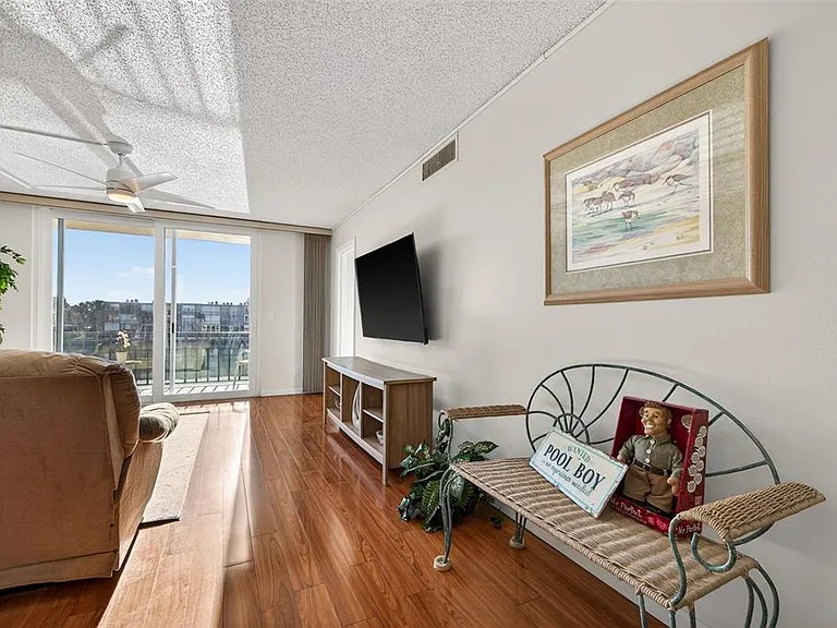 7625 Sun Island Dr S #207 — Photo 11