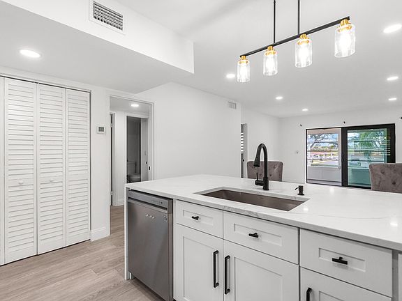 4th image of 5 Abbey Lane #207