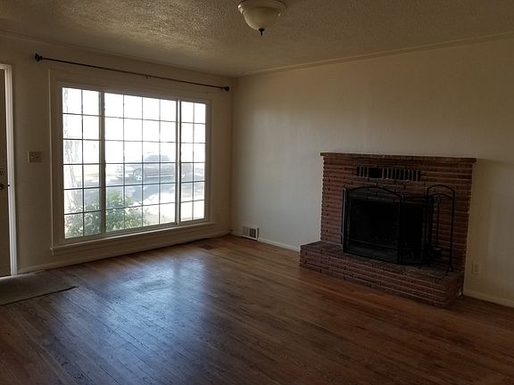 4th image of 106 E St NE