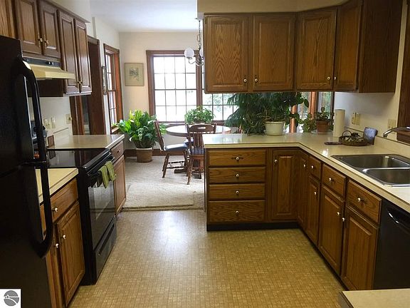 3rd image of 10460 S Leelanau Way
